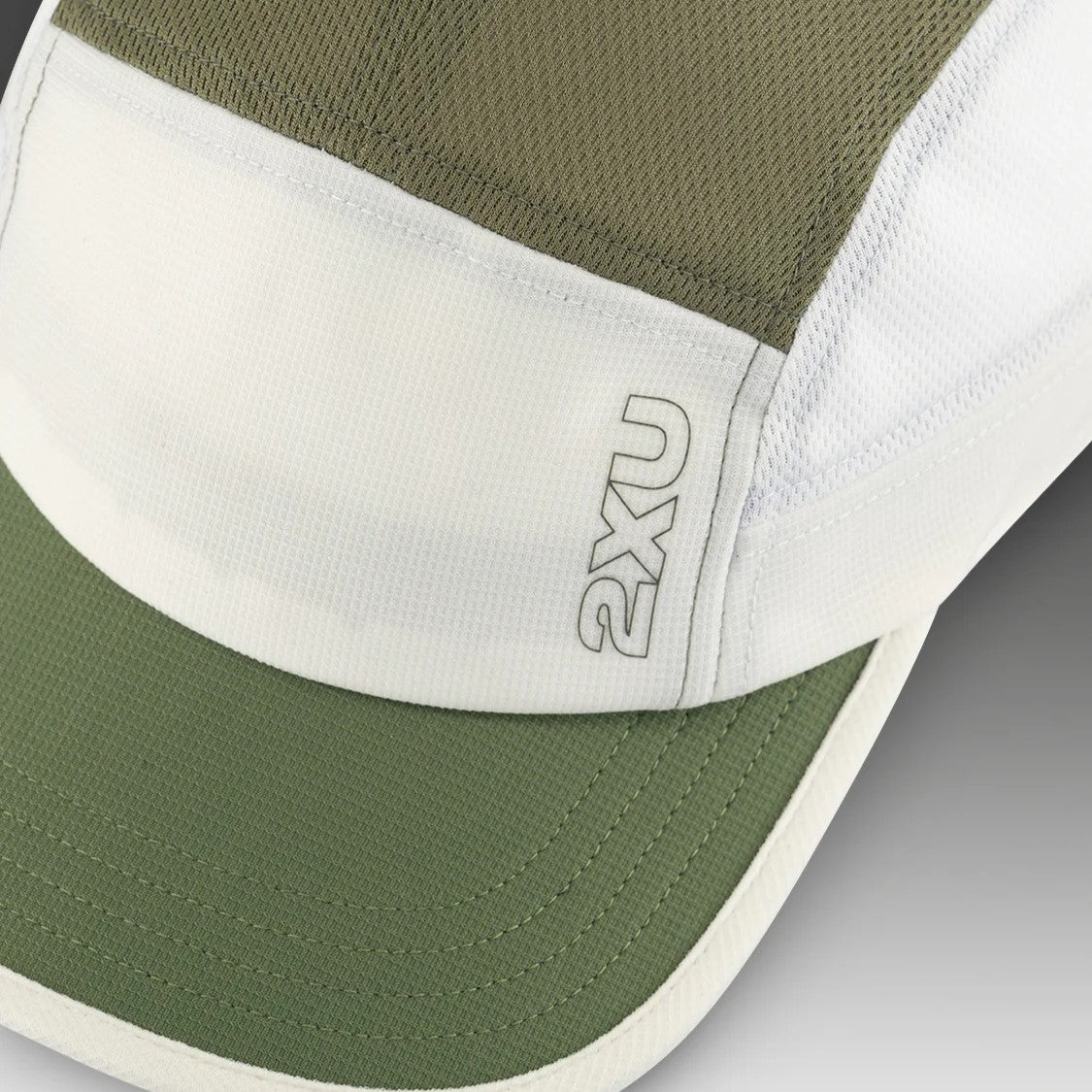 2XU Light Speed Cap | Hunter Green / White