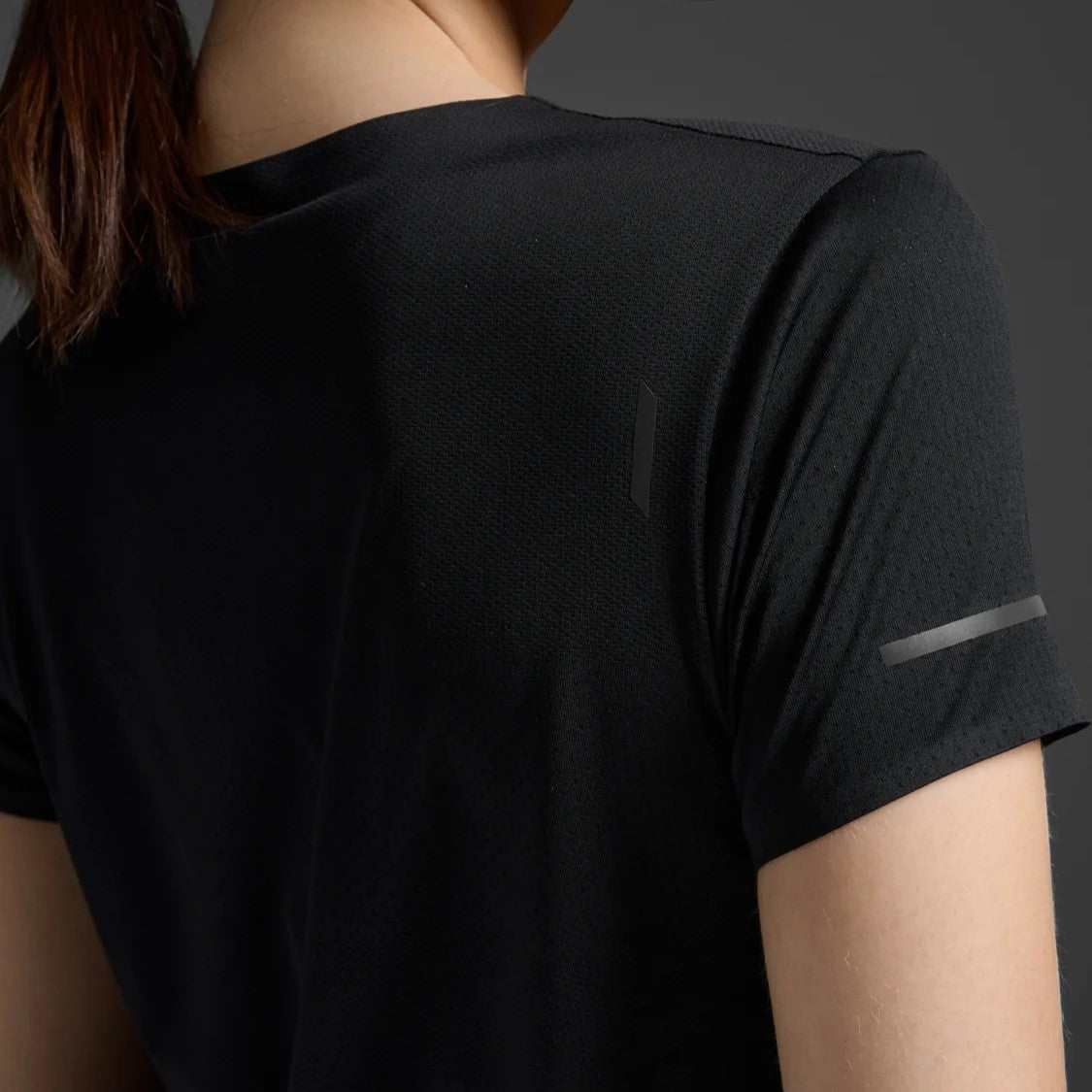 2XU Light Speed Tech Tee | Black / Black Reflective | Womens