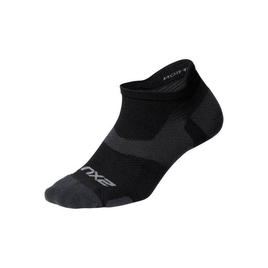 2XU Vectr Socks | Light Cushion | No Show | Black / Titanium