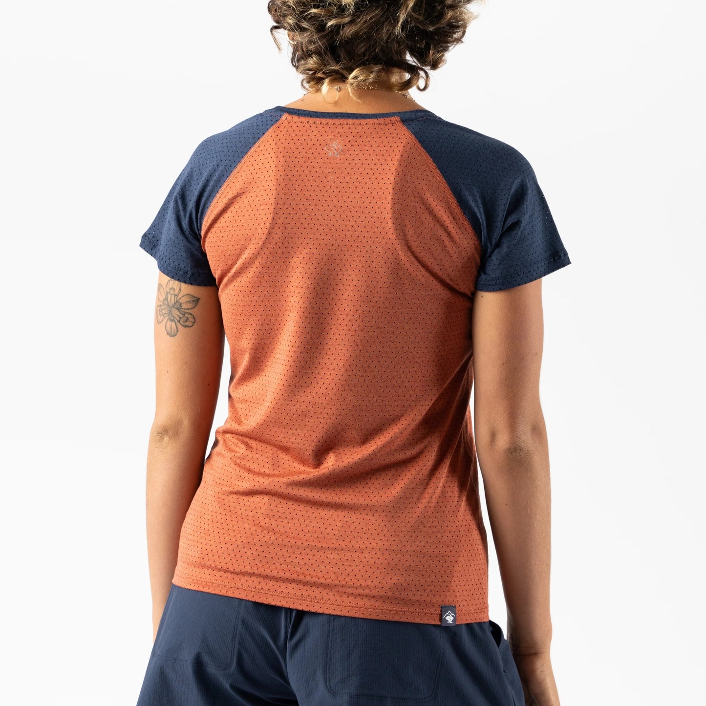 rabbit EZ Tee Perf Trail | Burnt Brick | Womens